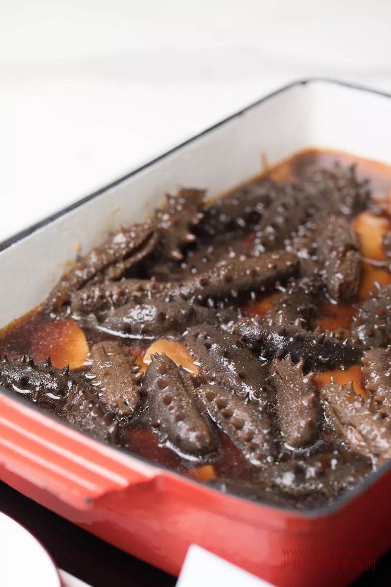 自助午餐 波士頓龍蝦 新西蘭羊排 純手工蝦丸和牛肉丸 智利銀鱈魚 阿拉斯加帝王蟹 俄羅斯翡翠螺 朝鮮象拔蚌 泰國(guó)鳳梨 臺(tái)灣蓮霧