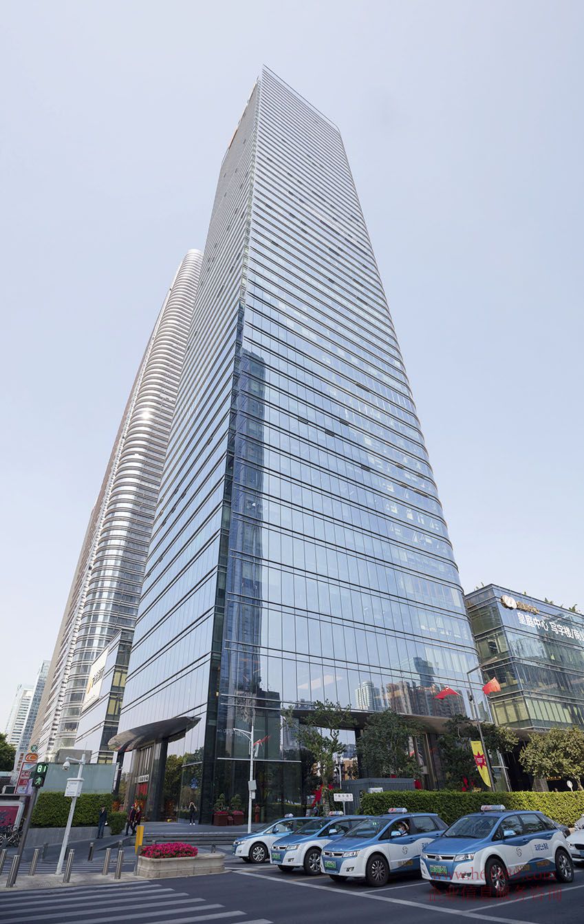 皇庭中心【皇庭中心大廈】地鐵接駁 會展中心地鐵站 地鐵1號線【羅寶線】地鐵4號線【龍華線】A1出口 外觀圖