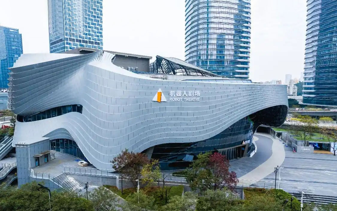 All in AI 核心試點(diǎn):2025年:龍崗全國(guó)首創(chuàng)人工智能【機(jī)器人】署:并將星河WORLD定位為戰(zhàn)略核心:打造集機(jī)器人劇場(chǎng):試驗(yàn)場(chǎng):園區(qū)于一體的示范街區(qū) 鴻蒙機(jī)器人劇場(chǎng)