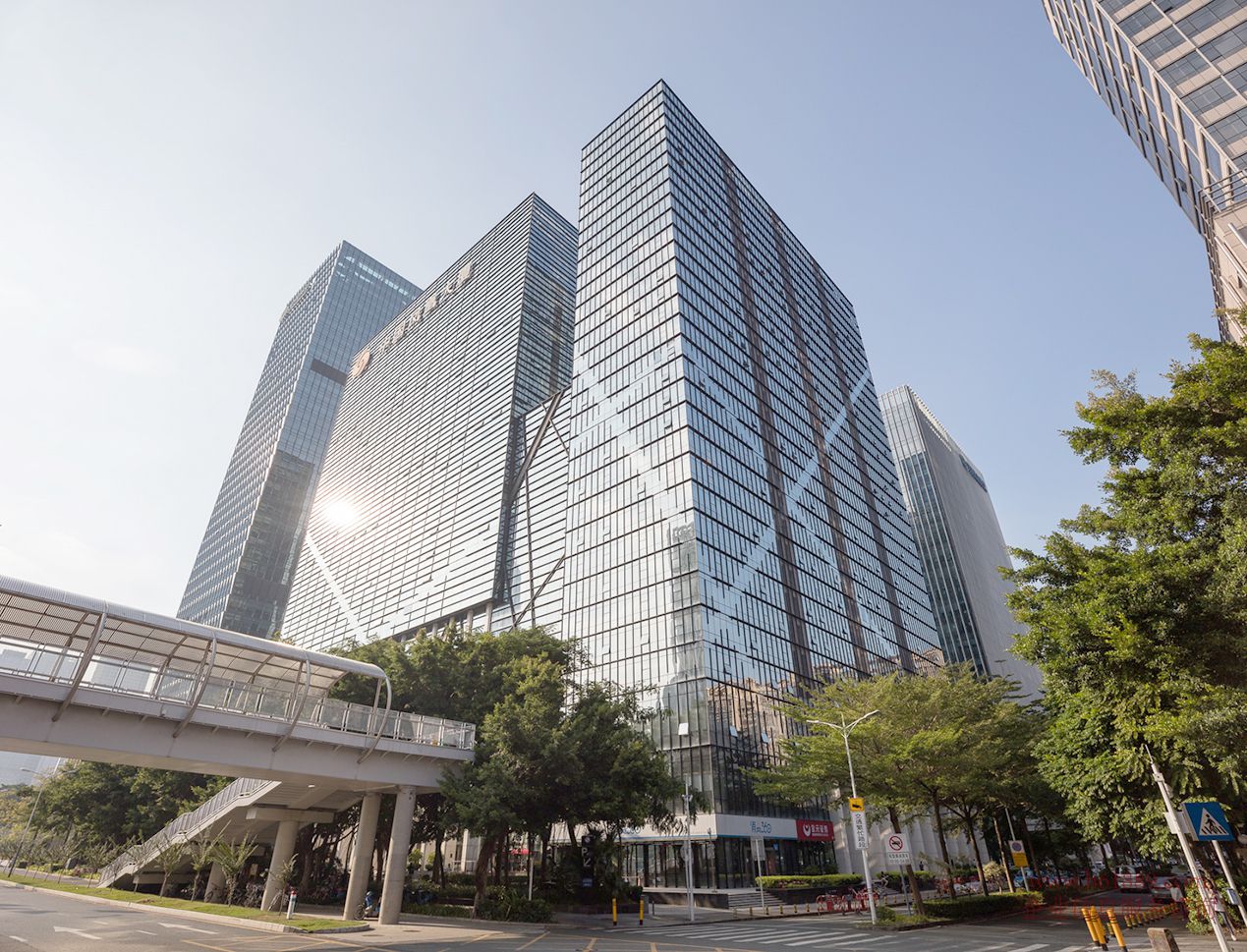 鳳凰大廈【中國鳳凰大廈】外觀圖片 崗廈北地鐵站【深圳之眼】2A出入口 2B出入口 市民中心地鐵站 A出口