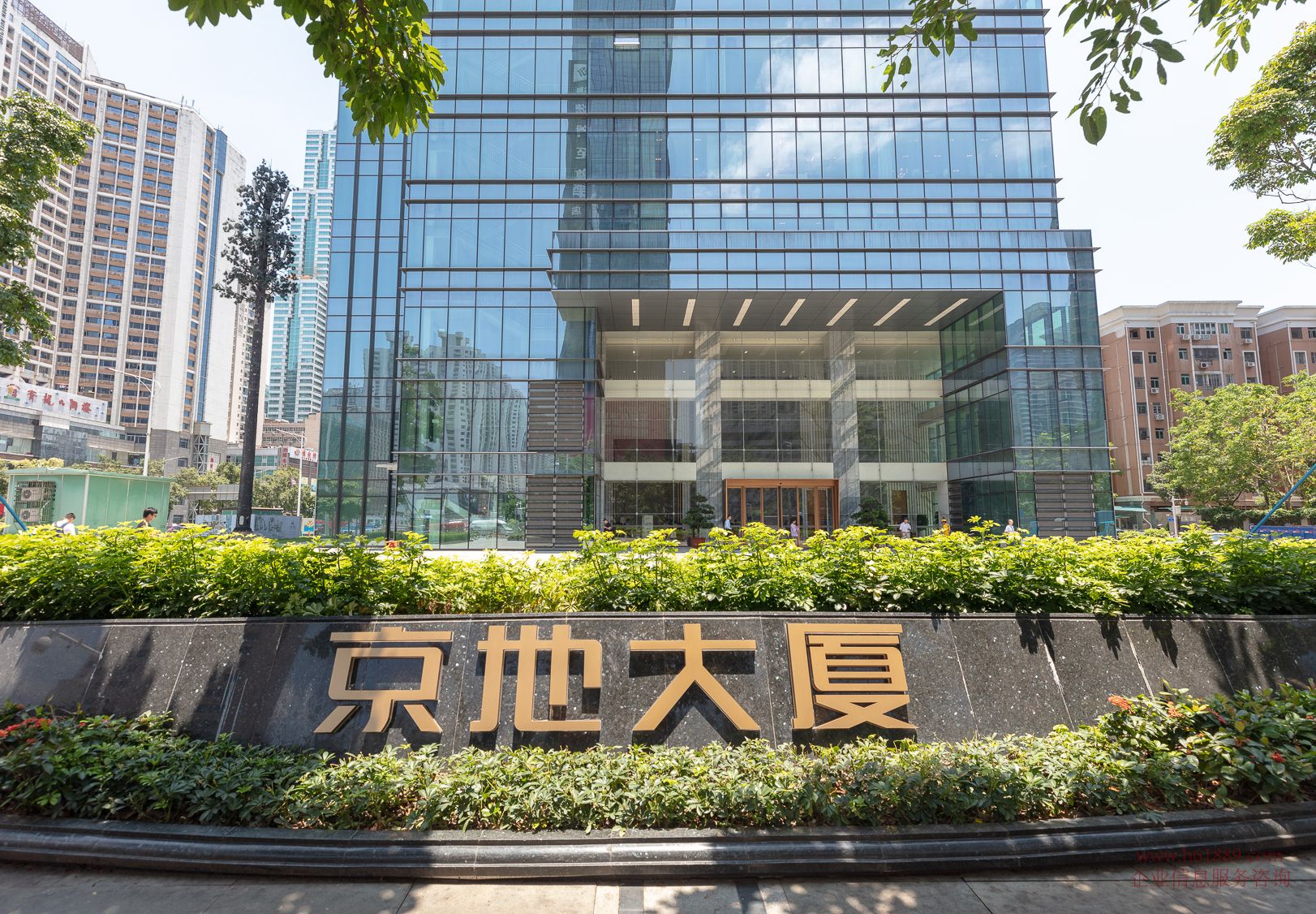 京地大廈 崗廈地鐵站 D出入口 地鐵1號(hào)線【羅寶線】10號(hào)線【坂田線】交匯處 周邊環(huán)境圖片